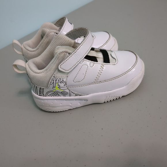 Nike Air Jordan Toddler's Size 8C White Black Shoes DC4107-100 - Picture 2 of 5
